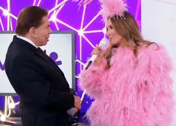 Silvio Santos rejeita abraço de Claudia Leitte: “Me deixa excitado”