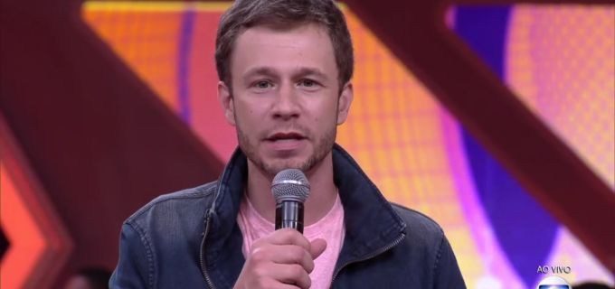 Vaza o suposto salário exorbitante de Tiago Leifert na Globo