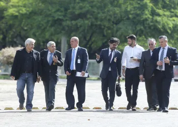 Bolsonaro nomeia para transição dono da maior fornecedora da campanha