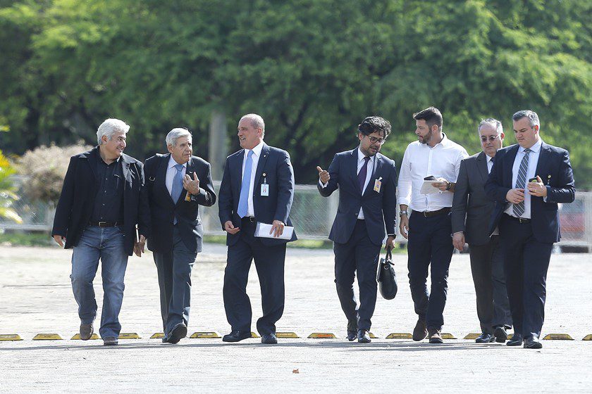 Bolsonaro nomeia para transição dono da maior fornecedora da campanha