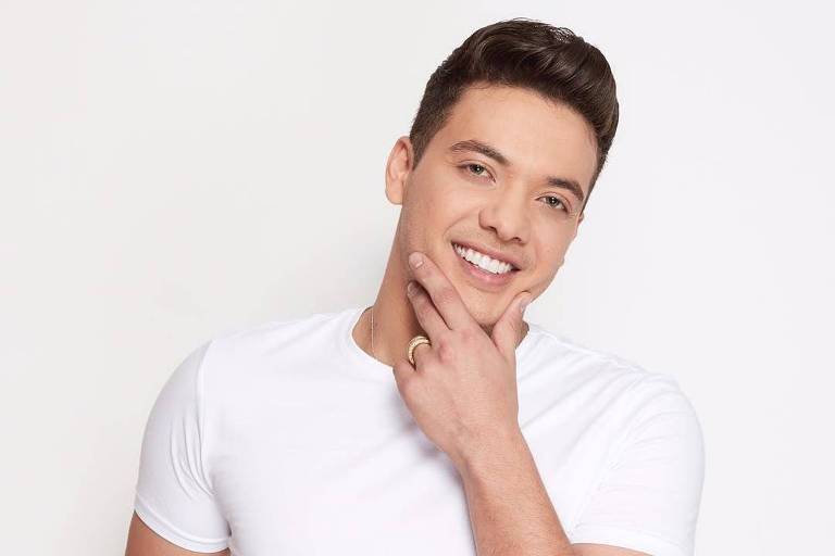 Cantor fala sobre processos contra fakes e ataques à sua família