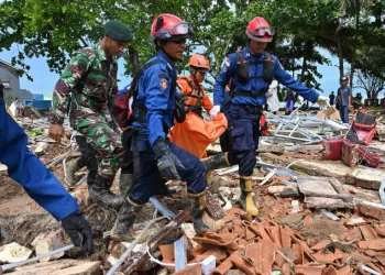 Tsunami na Indonésia: número de mortos sobe para 281