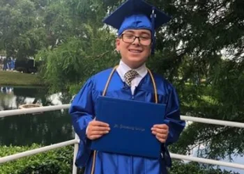Gênio de 11 anos se forma e declara: “vou provar pela ciência que Deus existe”