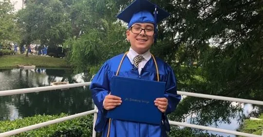 Gênio de 11 anos se forma e declara: “vou provar pela ciência que Deus existe”