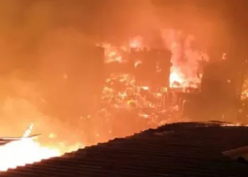 Incêndio de grandes proporções atinge cerca de 600 casas no Amazonas