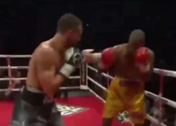 Vídeo: Campeão mundial de boxe está em coma após sofrer nocaute brutal