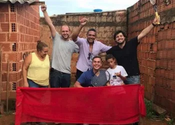 Apresentador da Globo se emociona e chora ao vivo com história de menino