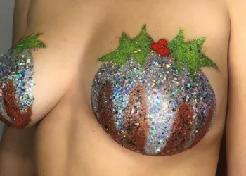 Seios decorados para o Natal? Mais uma tendência está dando o que falar…