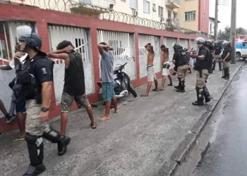 GUARDAS MUNICIPAIS PRENDEM DOZE HOMENS NA ZONA OESTE APÓS CONFRONTO COM OS CAMELÔS
