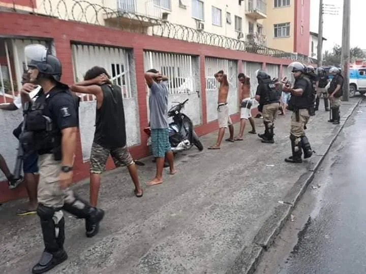 GUARDAS MUNICIPAIS PRENDEM DOZE HOMENS NA ZONA OESTE APÓS CONFRONTO COM OS CAMELÔS