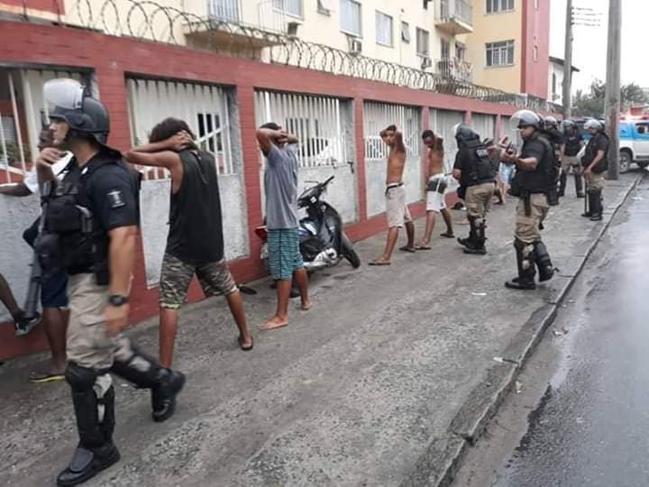 GUARDAS MUNICIPAIS PRENDEM DOZE HOMENS NA ZONA OESTE APÓS CONFRONTO COM OS CAMELÔS