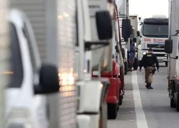 Caminhoneiros seguem divididos quanto à paralisação após decisão do STF