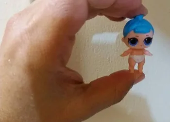 SEU FILHO TEM ESSE BONECO EM CASA? CUIDADO!! LEIA COM ATENÇÃO…
