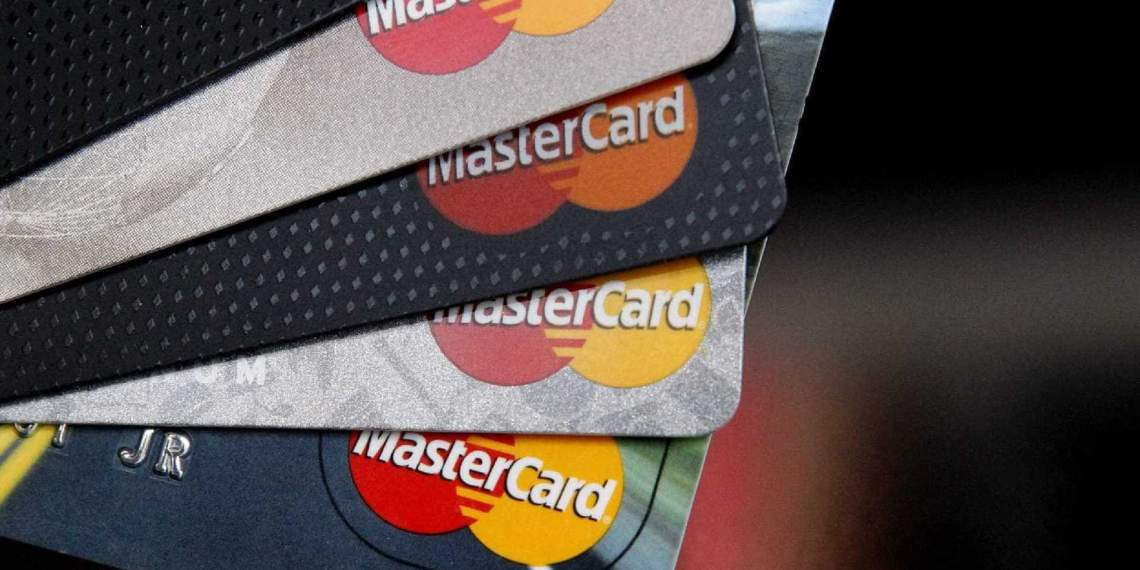 Juros do cartão de crédito e do cheque especial sobem em novembro