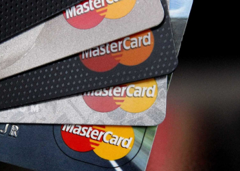 Juros do cartão de crédito e do cheque especial sobem em novembro