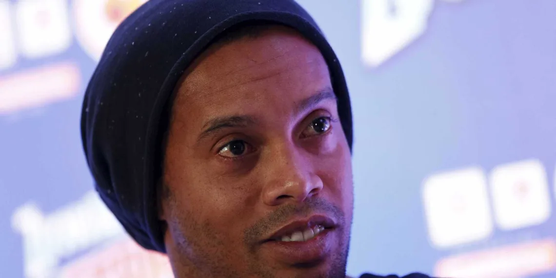 Ronaldinho Gaúcho reata com namoradas e vão curtir Ano Novo em Búzios