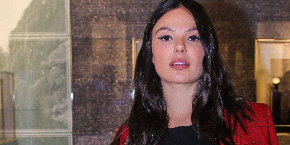 Isis Valverde surge com barriga de fora um mês após dar à luz Rael