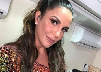 Ivete Sangalo posta foto com a família completa no Natal e cabelo do filho chama atenção