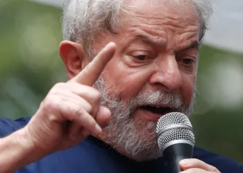 Em carta de Natal, Lula pede que militantes não temam os “valentões”