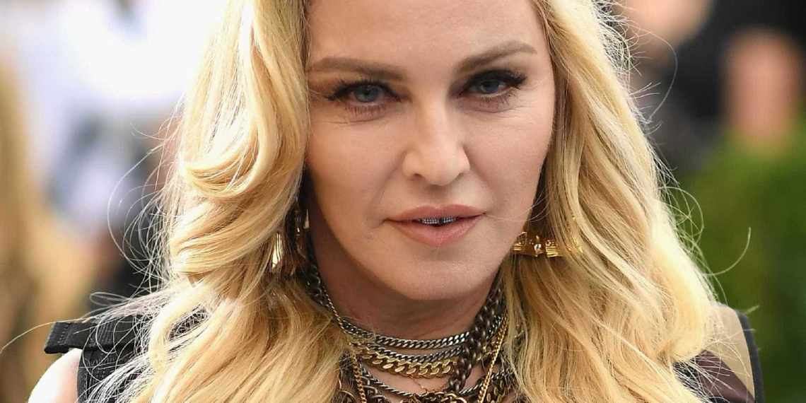 Madonna posta mesma selfie com Anitta e fala de encontro em estúdio