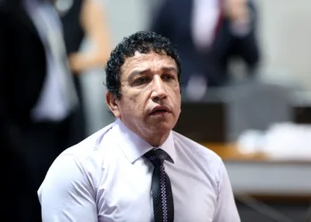 Bancada evangélica abre guerra contra Bolsonaro