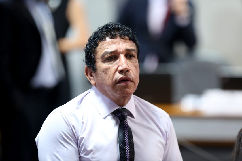 Bancada evangélica abre guerra contra Bolsonaro