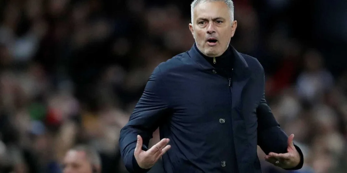 Mourinho é demitido pelo Manchester United