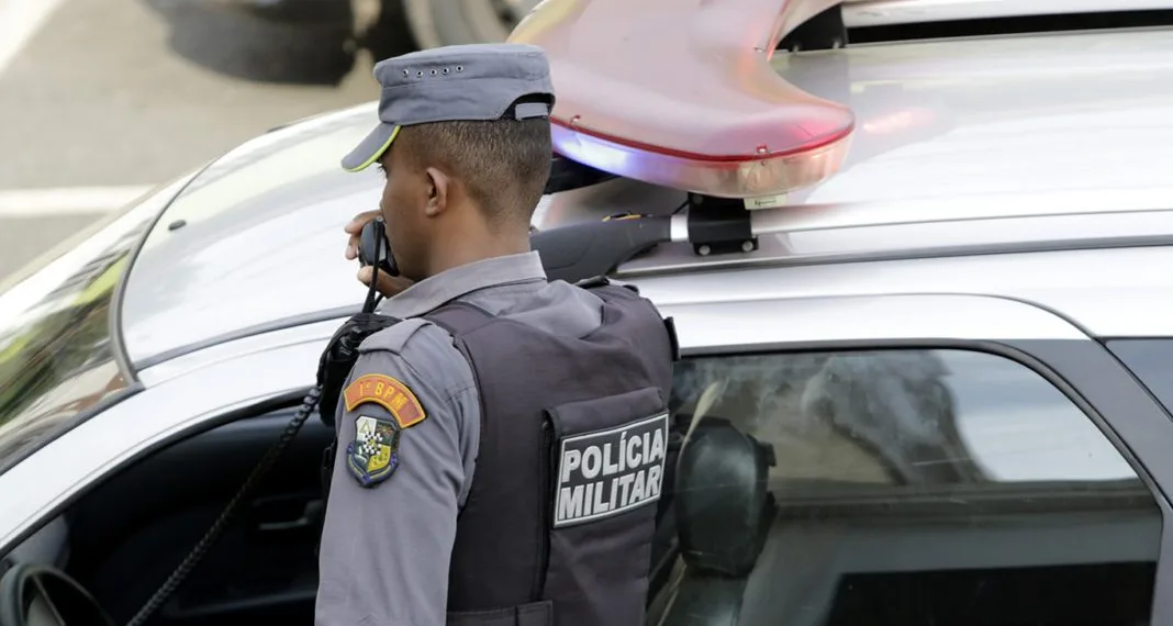 Em festa de família, homem zomba de avó deficiente e apanha de facão do padrasto