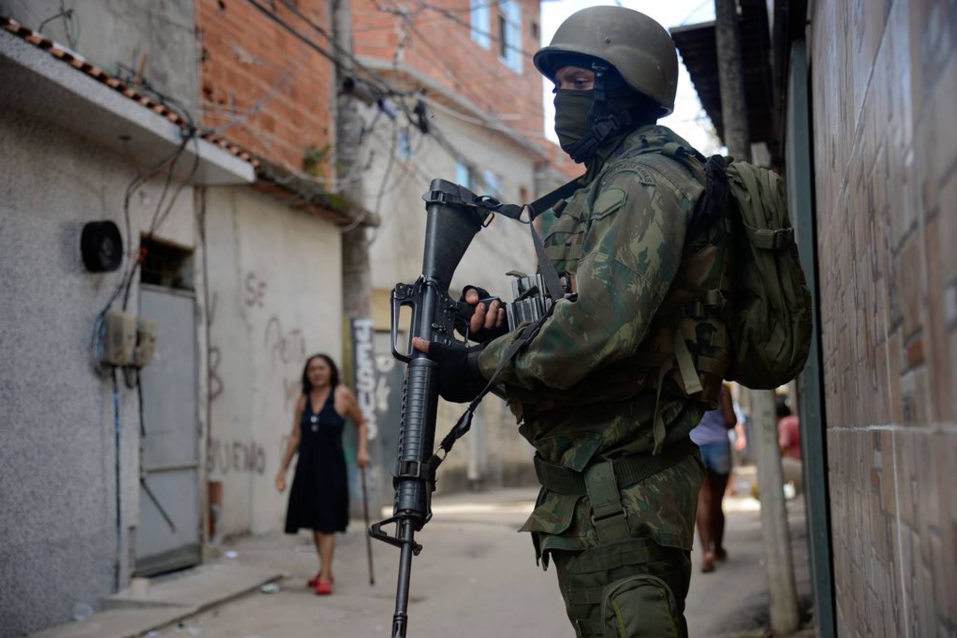 Policiais estupraram meninas durante intervenção no Rio…
