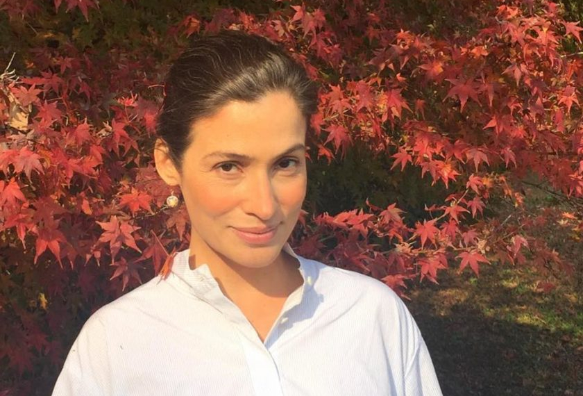 Em clique raro, Renata Vasconcellos aparece ao lado da irmã gêmea