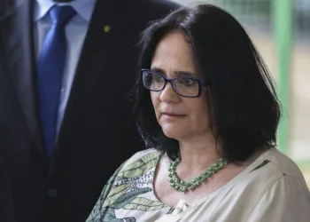 Damares confirma sofrer ameaças e aciona Polícia Federal