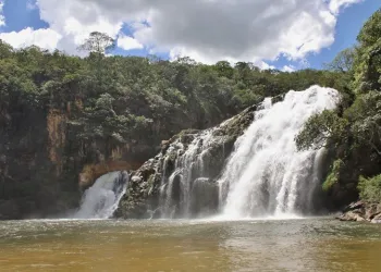 Jovens que faziam rapel morrem após tromba d’água atingir cachoeira( fotos)
