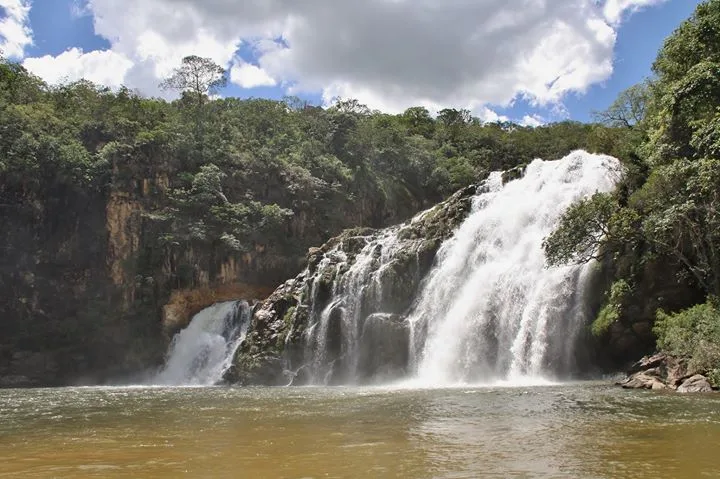 Jovens que faziam rapel morrem após tromba d’água atingir cachoeira( fotos)