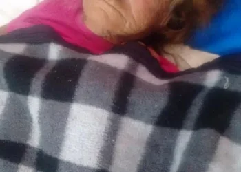 Ajudem minha mãe!! Eu imploro!!