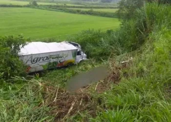 Ciclista morre atropelada por caminhão durante competição no RJ