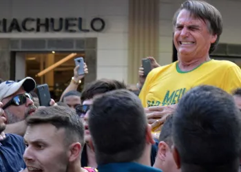 O que se sabe até o momento sobre a facada sofrida por Bolsonaro?