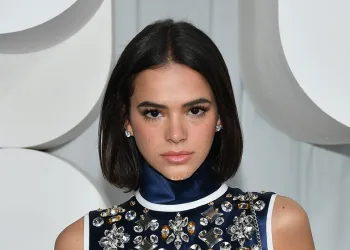 Bruna Marquezine vive clima de romance com ex de sua maior inimiga