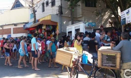 CAOS GERADO PELA SUPERLOTAÇÃO EM ARRAIAL DO CABO GANHA DESTAQUE NA MÍDIA NACIONAL