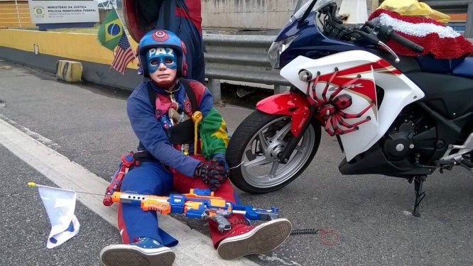 “Homem-Aranha” e “Capitão América” são presos no Rio