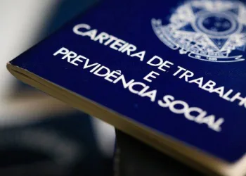 Taxa de desemprego cede pela segunda vez seguida, para 11,6%