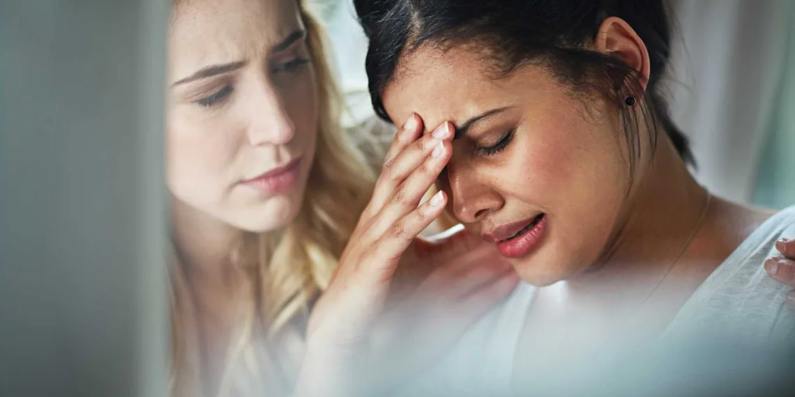 Chefes estão mais tolerantes com quem chora no trabalho, diz estudo