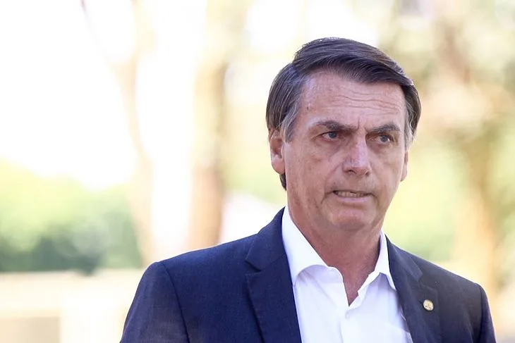 Bolsonaro avalia estender validade de CNH para 10 anos