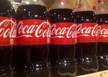 Coca-Cola brasileira é a que possui a maior concentração de substância possivelmente cancerígena, diz estudo