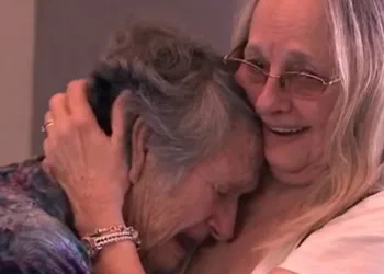 Aos 88 anos, mãe encontra filha que pensou ter morrido no parto