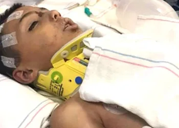Padrasto mata garoto gay de 10 anos após bater em sua cabeça dez vezes