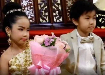 Gêmeos de 6 anos se casam porque pais acreditam que eles ‘formaram casal em vidas passadas’