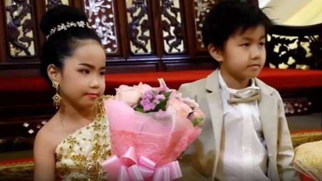 Gêmeos de 6 anos se casam porque pais acreditam que eles ‘formaram casal em vidas passadas’