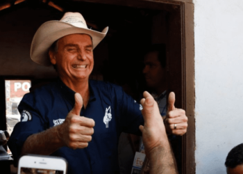 Bomba!!! Jair Bolsonaro gastou R$22.000 do fundo eleitoral com garotas de programa e cerveja pós eleição!!