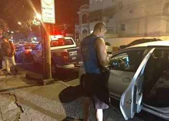 Motorista da UBER é detida por Guardas Municipais, após apropriar-se de pertences de passageira. 