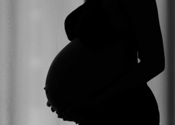 Grávida cai de sacada de prédio  após brigar com marido